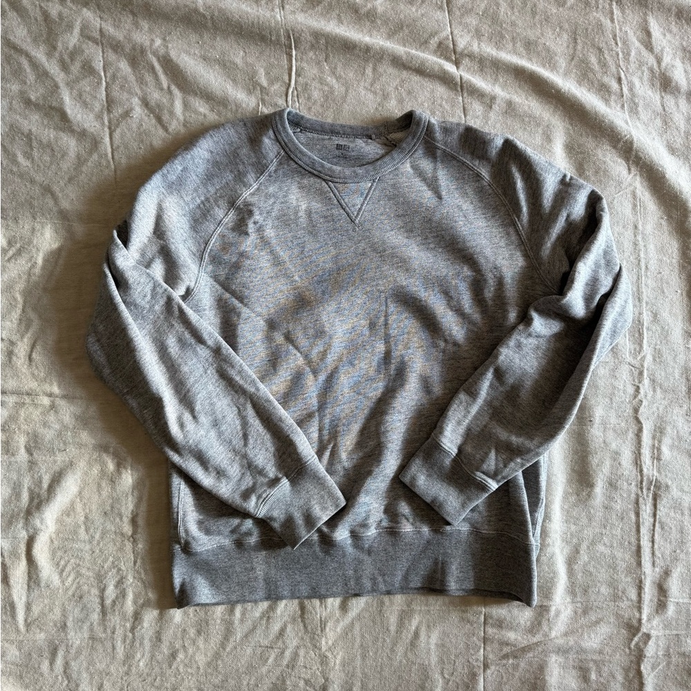 Uniqlo Gray Crewneck Sweatshirt